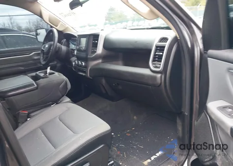 2019 Ram 1500 Big Horn/Lone Star 4X4 6'4 Box z USA, uszkodzony, nr VIN 1C6SRFBT2KN914093